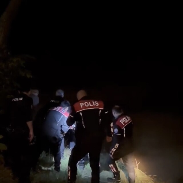 Irmağa atlayan kişi kurtarıldı
