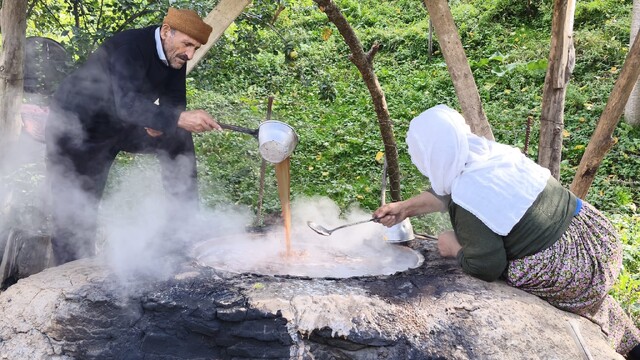 Hizan'da bir asırlık gelenek: Üzümden doğal pekmez üretiyorlar
