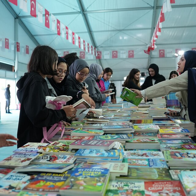 Kahramanmaraş Kitap Fuarı öğrencilerle renkleniyor