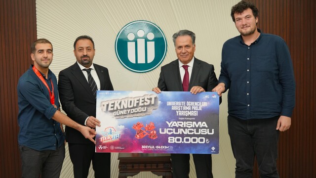 Rektör Akpolat' tan TEKNOFEST'26'da Türkiye üçüncüsü olan öğrencilere tebrik