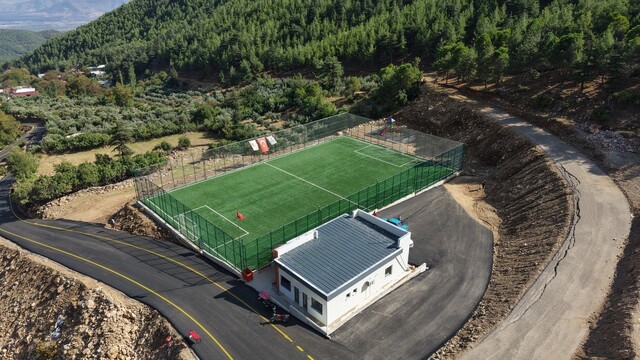 Hassa'da 2 bin 100 metre beton asfalt serildi