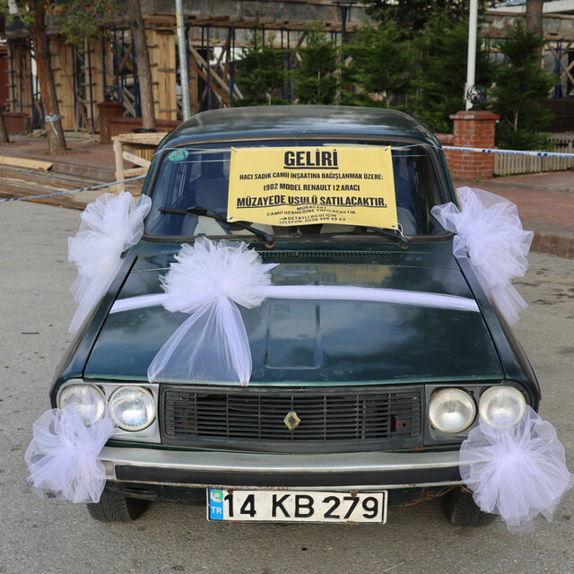 1982 model otomobilini cami inşaatına destek için satışa çıkardı