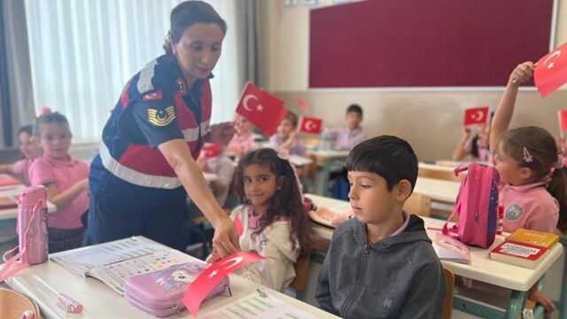 Bilecik'te öğrencilere güvenli internet ve suçtan korunma eğitimi