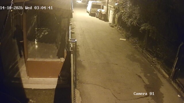 Penseyle kapı kilidini kırıp eve girdi, "Kendi evim zannettim" dedi
Adana'da 38 yıl hapis cezasıyla aranan şüpheli, hırsızlık yapıp yakalandı