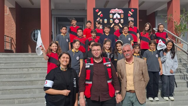 Türk Kızılayın gönüllüleri ilkokul öğrencileriyle buluştu