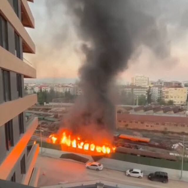 Gardaki boş vagonda patlama sonrası yangın çıktı