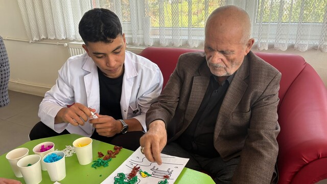 Üniversite öğrencilerinden yaşlılara yönelik anlamlı etkinlik