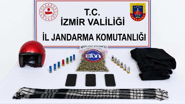 İzmir'de iki araca ateş eden 2 şüpheli tutuklandı