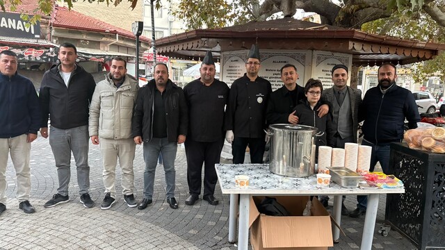 Bolvadin'de gençler sabah namazında buluştu