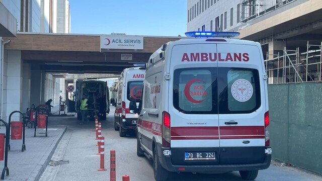 Karaman'da devrilen tarım aracındaki 8 kişi yaralandı