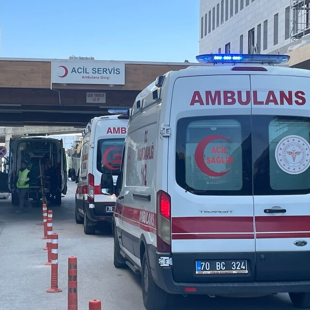 Karaman'da devrilen tarım aracındaki 8 kişi yaralandı