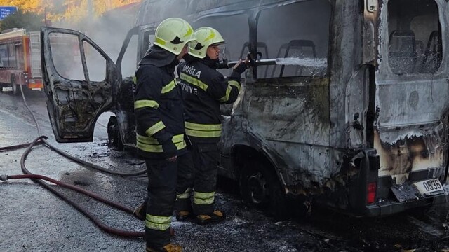 Bodrum'da okul servisi alev alev yandı