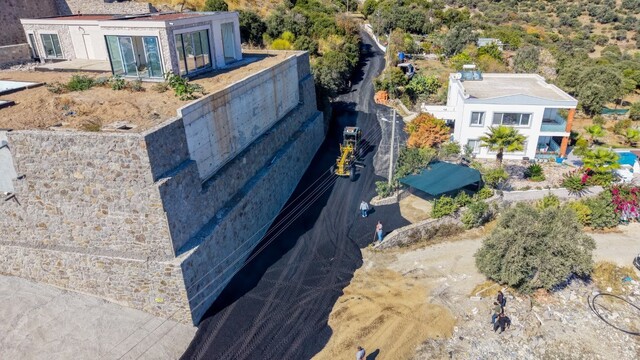 Bodrum'da beş mahallede yol çalışmaları sürüyor