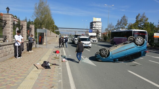 Kastamonu'da otomobil takla attı, 3 kişi burnu bile kanamadan kurtuldu