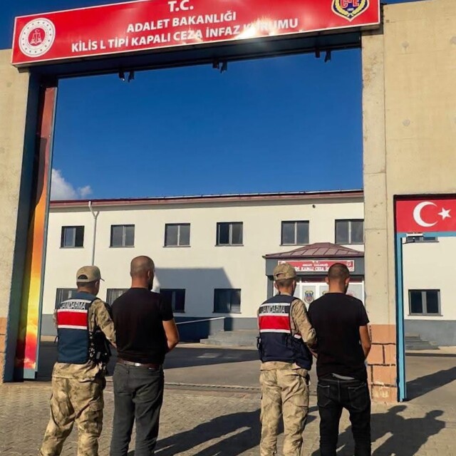 Kilis'te göçmen kaçakçılığı iddiasıyla yakalanan 2 zanlı tutuklandı