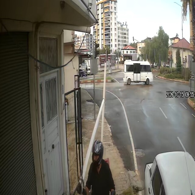 Motosikletiyle çarptığı su borusu başına düştü