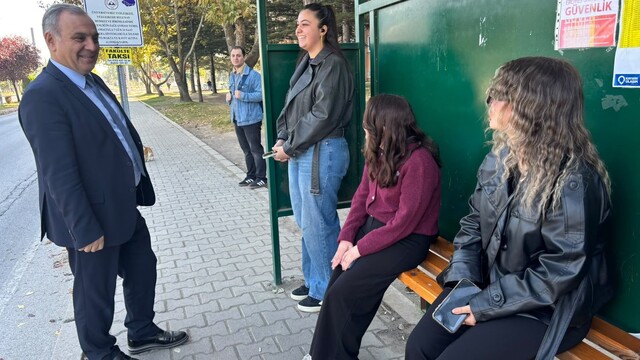Rektör Altun, kampüste öğrenci ve esnafla sohbet etti