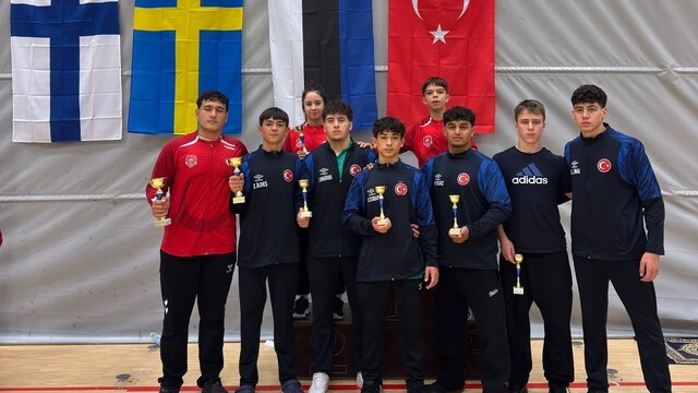 Manisa BBSK'lı güreşçiler Helsinki'den 8 madalya ile döndü