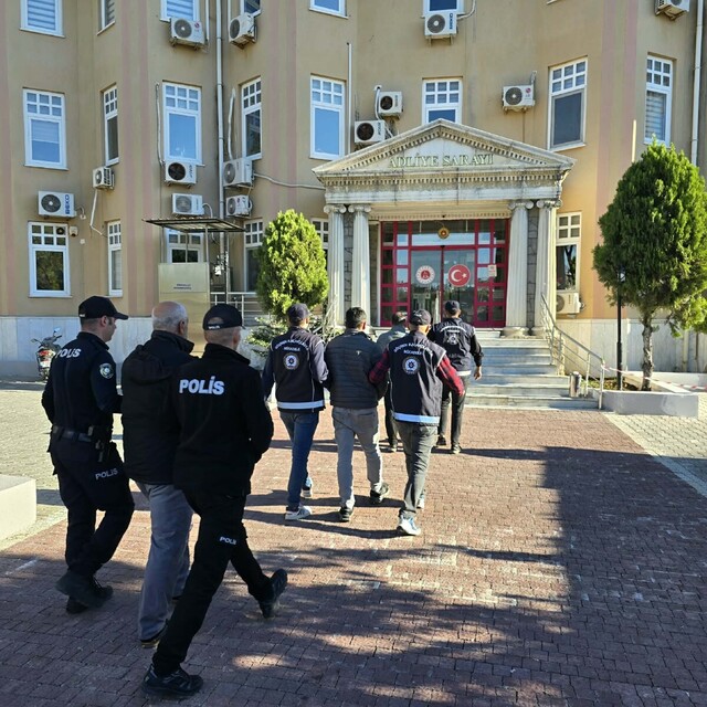 Didim'de 25 kaçak göçmen yakalandı; 3 organizatör tutuklandı