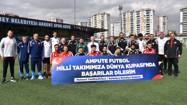 Ampute Futbol Milli Takımı, dünya kupası için çalışmalarını sürdürüyor
Başkan Tahmazoğlu, Ampute Milli Takımı'nda futbolcularla bir araya geldi