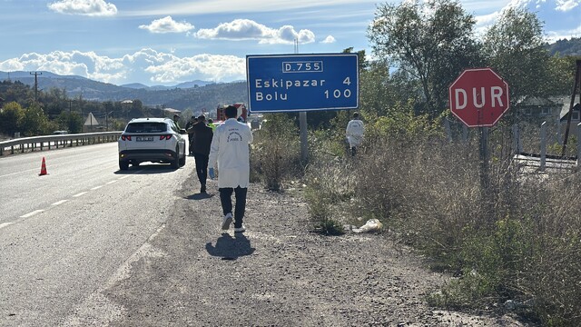 Karabük'te devrilen hafif ticari araçtaki kadın öldü, eşi ağır yaralandı