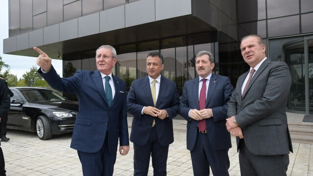 Tavlı ve Doğan'dan Samsun TSO'da yeni döneme tebrik
Samsun iş dünyasında yeni dönem için güç birliği mesajı