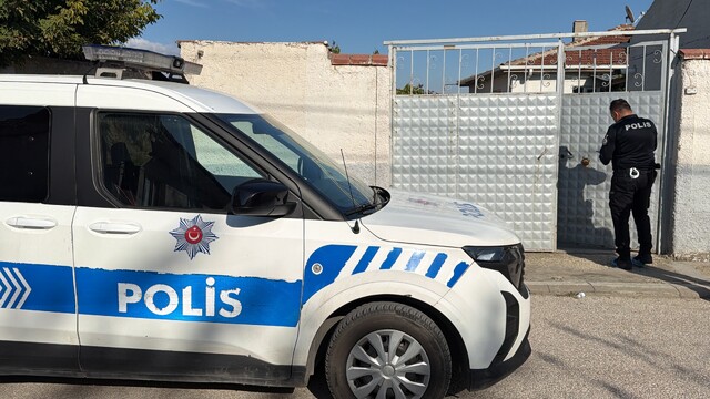 Eskişehir'de 40 yaşındaki kişi arkadaşının evinde ölü bulundu
