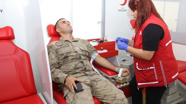 Hatay'da jandarma personeli kan bağışında bulundu