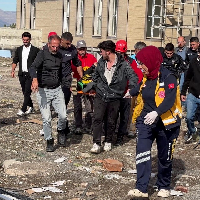 Asansör kurarken 4 kat yüksekliğinden düşüp, ağır yaralandı