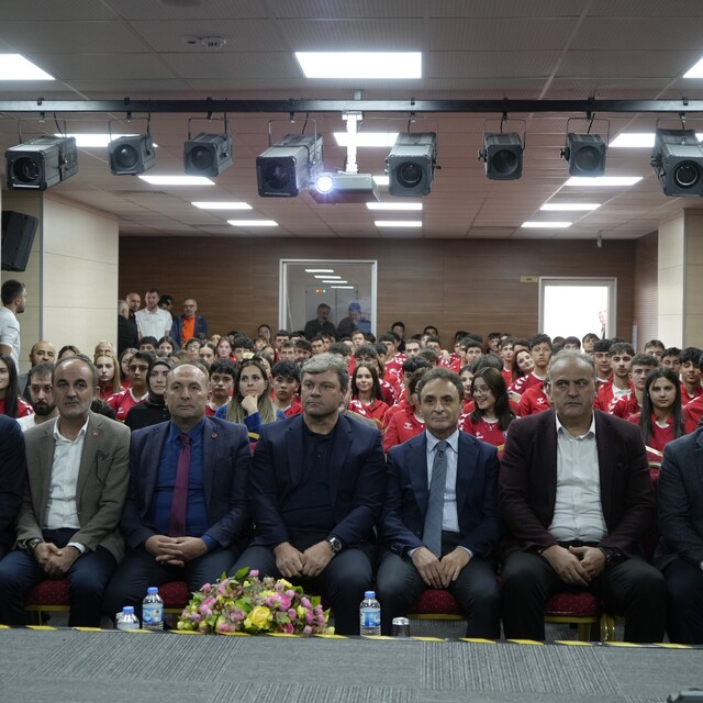 Ertuğrul Sağlam'dan gençlere ahlak ve başarı tavsiyesi