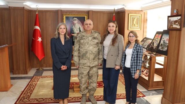 Kars Kızılay Şubesi'nden İl Jandarma Komutanı Coşkun'a hayırlı olsun ziyareti