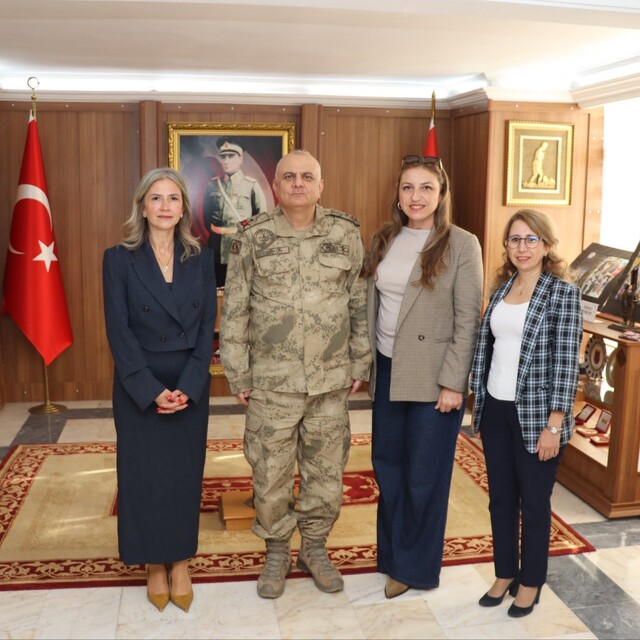Kars Kızılay Şubesi'nden İl Jandarma Komutanı Coşkun'a hayırlı olsun ziyare...