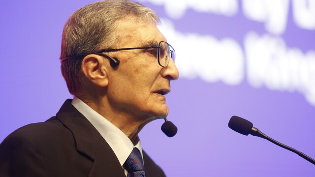 Nobel ödüllü Aziz Sancar, Mersin Üniversitesi'nde öğrencilerle buluştu
Prof. Dr. Sancar: "Çok çalışacaksınız, emek vereceksiniz"