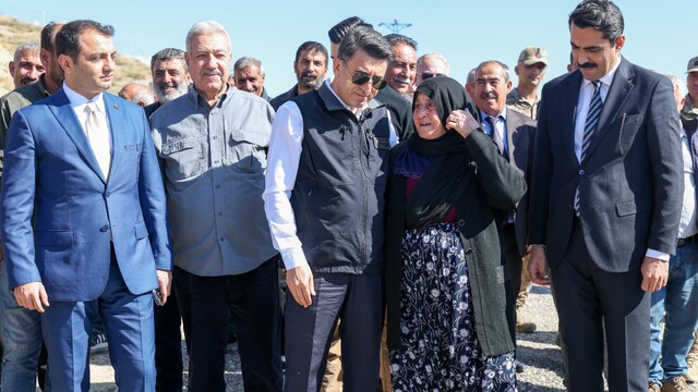 Tunceli'de huzurun yolu sıcak asfaltla döşeniyor