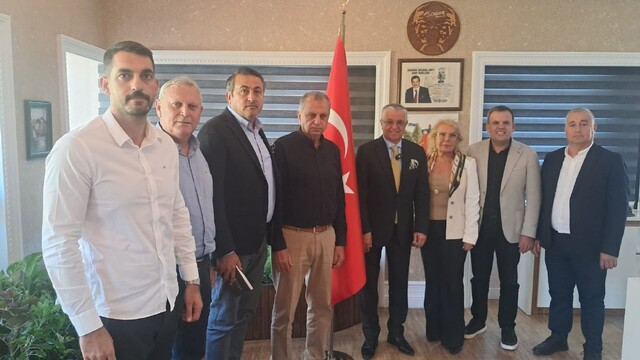 Kemer Belediye Başkanı ve 8 meclis üyesi CHP'den istifa etti
Başkan ve meclis üyeleri bağımsız olarak görevlerini sürdürme kararı aldı
Kemer Belediye Başkanı Necati Topaloğlu:
"Görevlerimizi bağımsız olarak sürdürme kararı aldık. Bu karar, Kemer'e ve sizlere karşı taşıdığımız sorumluluğu değiştirmiyor"