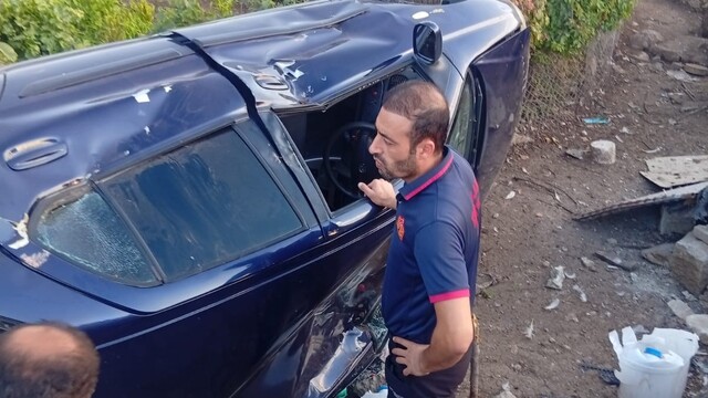 Kurtalan'da otomobil evin bahçesine uçtu: 4 yaralı