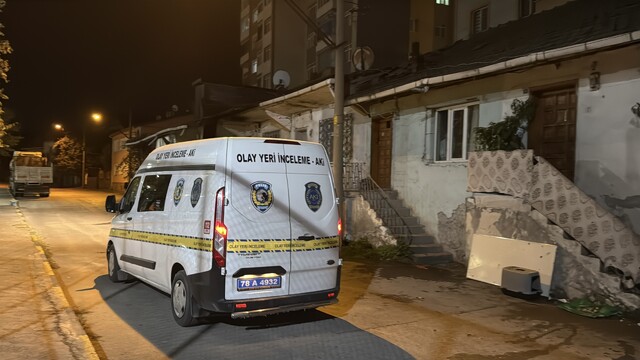 Karabük'te bir kişi kız arkadaşı tarafından bıçakla yaralandı