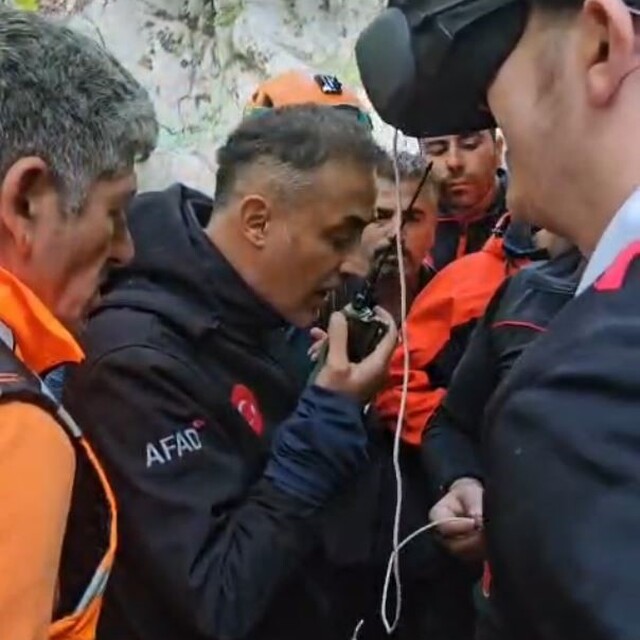 Yazılı Kanyon'da mahsur kalanlara dron ile ulaştırılan telsiz, kurtuluşun h...