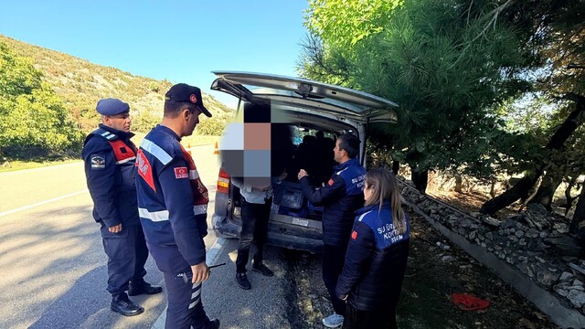 Eğirdir'de yol denetiminde 50 kilo gümüşi havuz balığı ele geçirildi
Belge olmadan balık taşıyan şahsa 47 bin 397 TL idari para cezası uygulandı