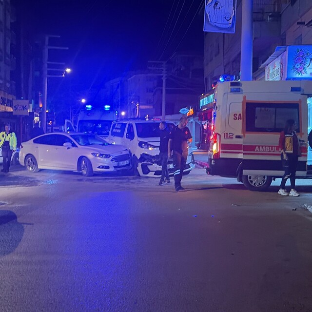 Osmaniye'de otomobiller çarpıştı: 2 yaralı