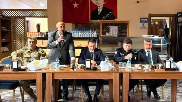 Şenkaya Belediyesi'nden muhtarlarla birlik ve beraberlik yemeği
Başkan Görbil Özcan: "Önemli olan dayanışma içerisinde olmak"