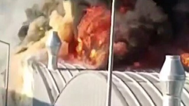 Hatay'da mobilya fabrikası alevlere teslim oldu
