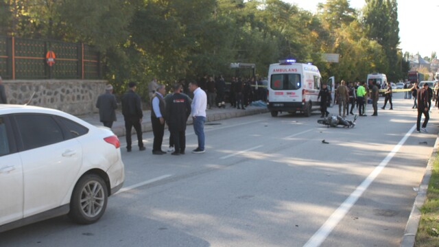 Malazgirt'te otomobille motosiklet çarpıştı: 2 ölü