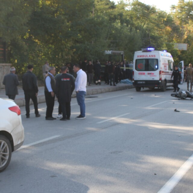 Malazgirt'te otomobille motosiklet çarpıştı: 2 ölü