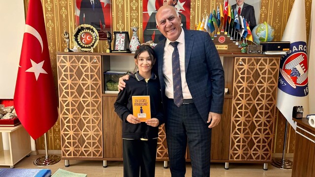 Hisarcık'ta kitap okuyan öğrenciye Başkan Demirtaş'tan destek