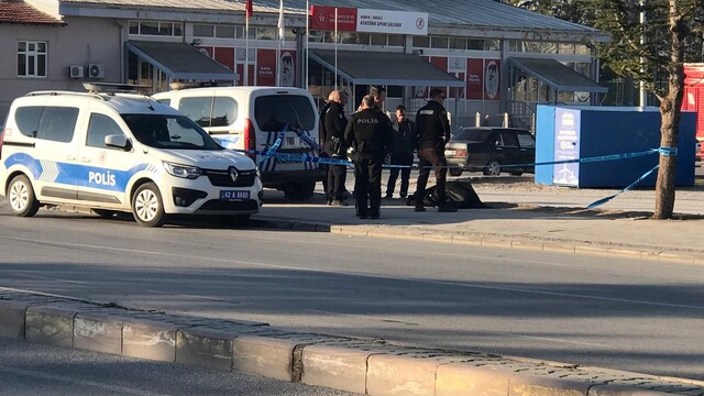 Kaldırımda ölü bulundu