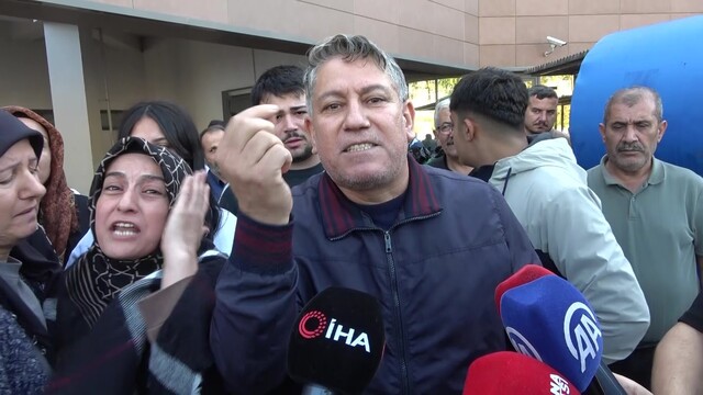 Başından vurulan çocuğun ailesi isyan etti
Acılı baba: "Çeteler oğlumuza sıktı"
Oğlundan iyi haber bekleyen anne: "Para verdik ama yine de kurtulamadık"
Ağır yaralı 15 yaşındaki çocuk hastanede yaşam mücadelesi veriyor