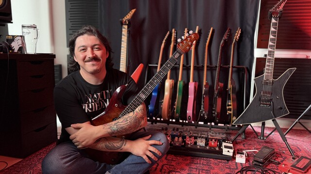 Tutkusu olan müziği seçti, arkadaşlarıyla kurduğu online platformla binlerce kişiye gitar dersi veriyor
