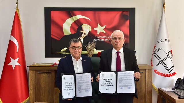 Altıeylül'de sıfır atık için eğitim iş birliği protokolü imzalandı
Altıeylül'de çevre bilinci okullarda yaygınlaşacak