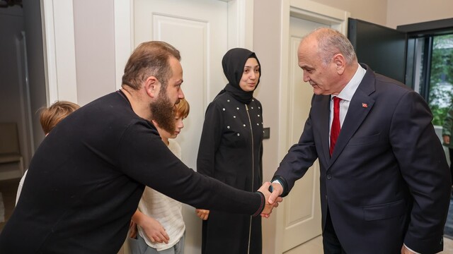Başkan Özlü'den vefat eden iş adamının ailesine taziye ziyareti